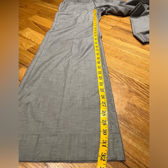 Light Gray Banana Republic Trousers, Size 10 - Picture 5 of 10